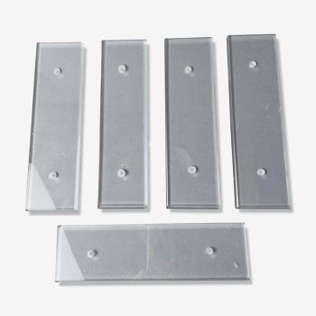 Large model glass cleanliness plates for door