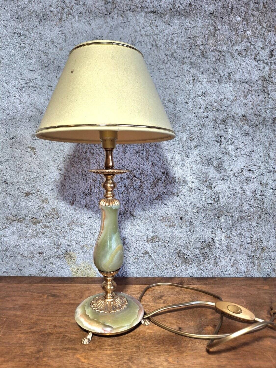 Lampe de table onyx vert & laiton doré griffes acanthe 1960s