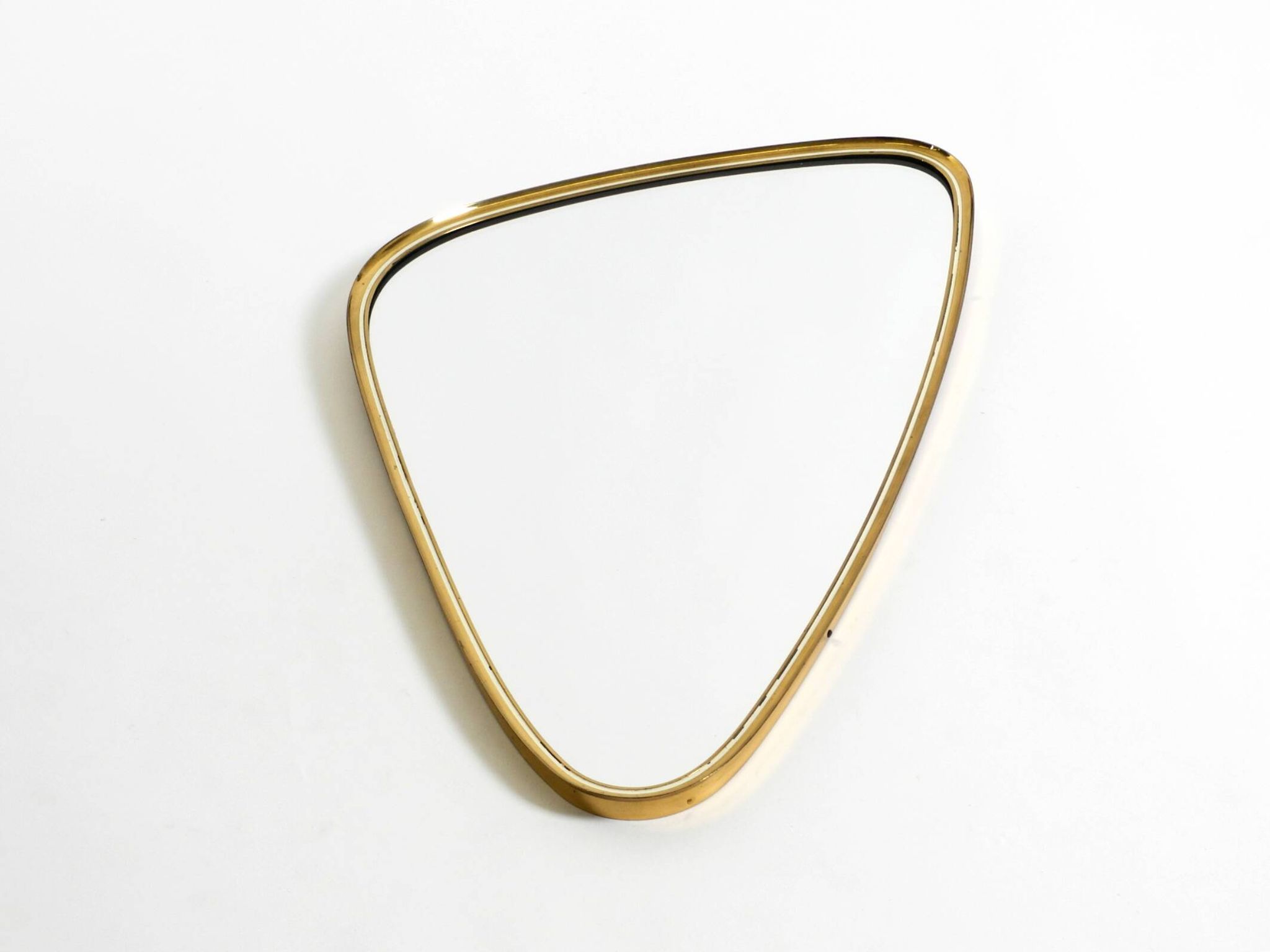 Heavy mid-century brass kidney-shaped wall mirror from Münchner Zierspiegel