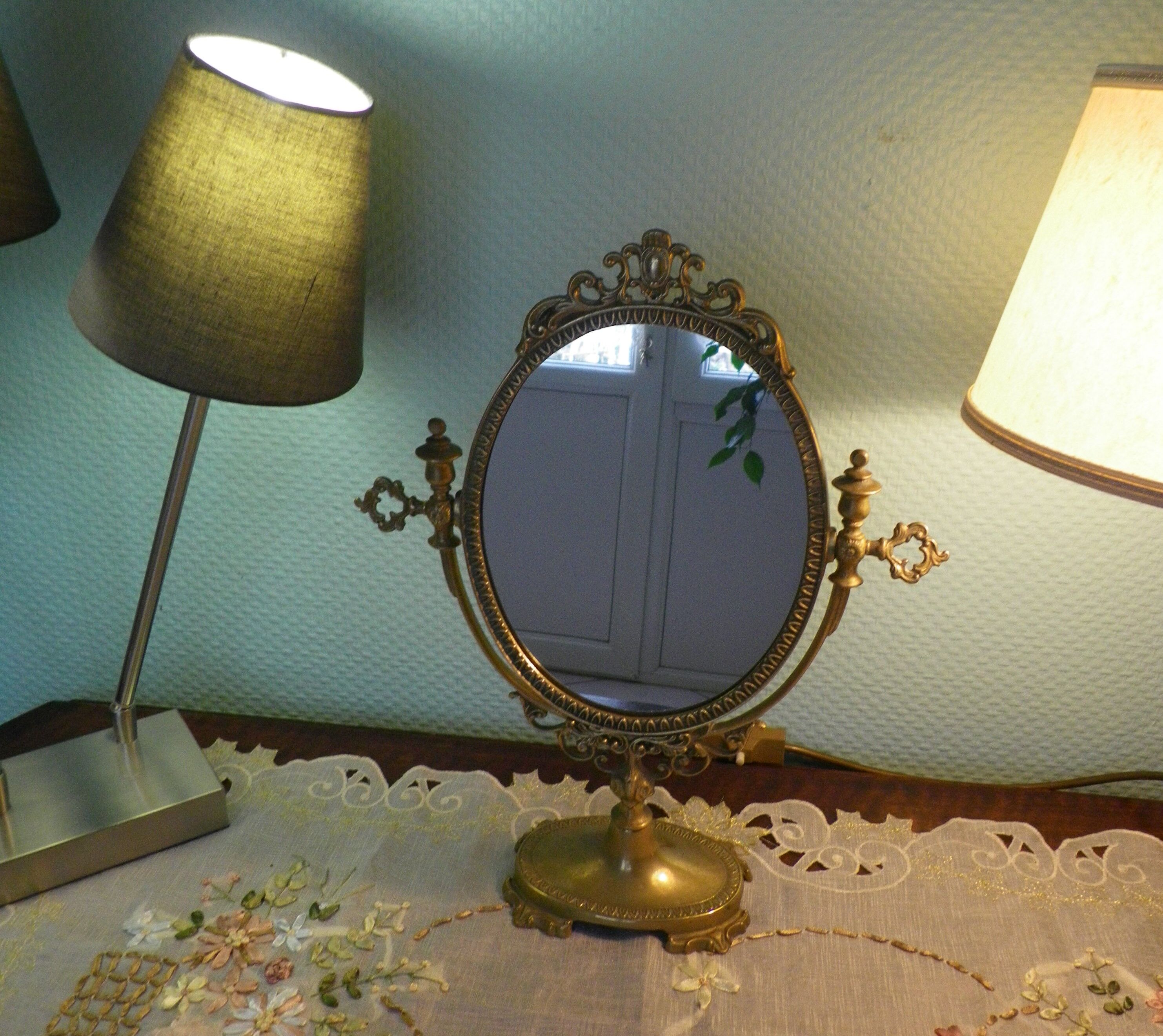 Psyche mirror in brass 39x30cm