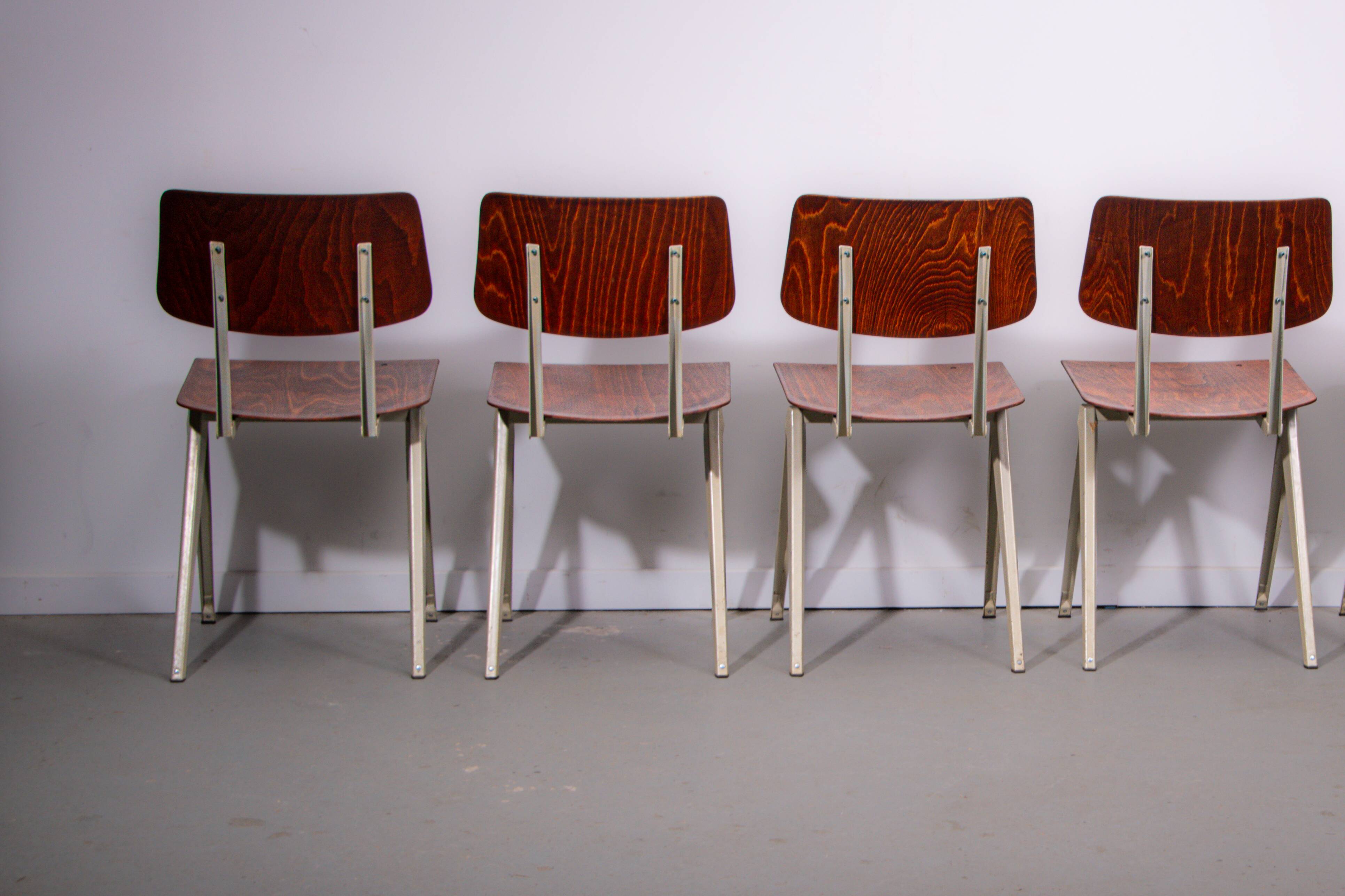 Chaise S16 par Galvanitas. Environ 1970.
