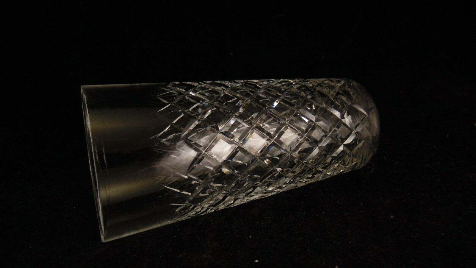 Whisky service including 1 carafe and 5 cups cut crystal mugs