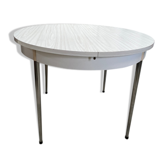 Table ronde formica  blanc veiné gris, quatre pieds inox  avec rallonge encastrée époque : 1970/1980