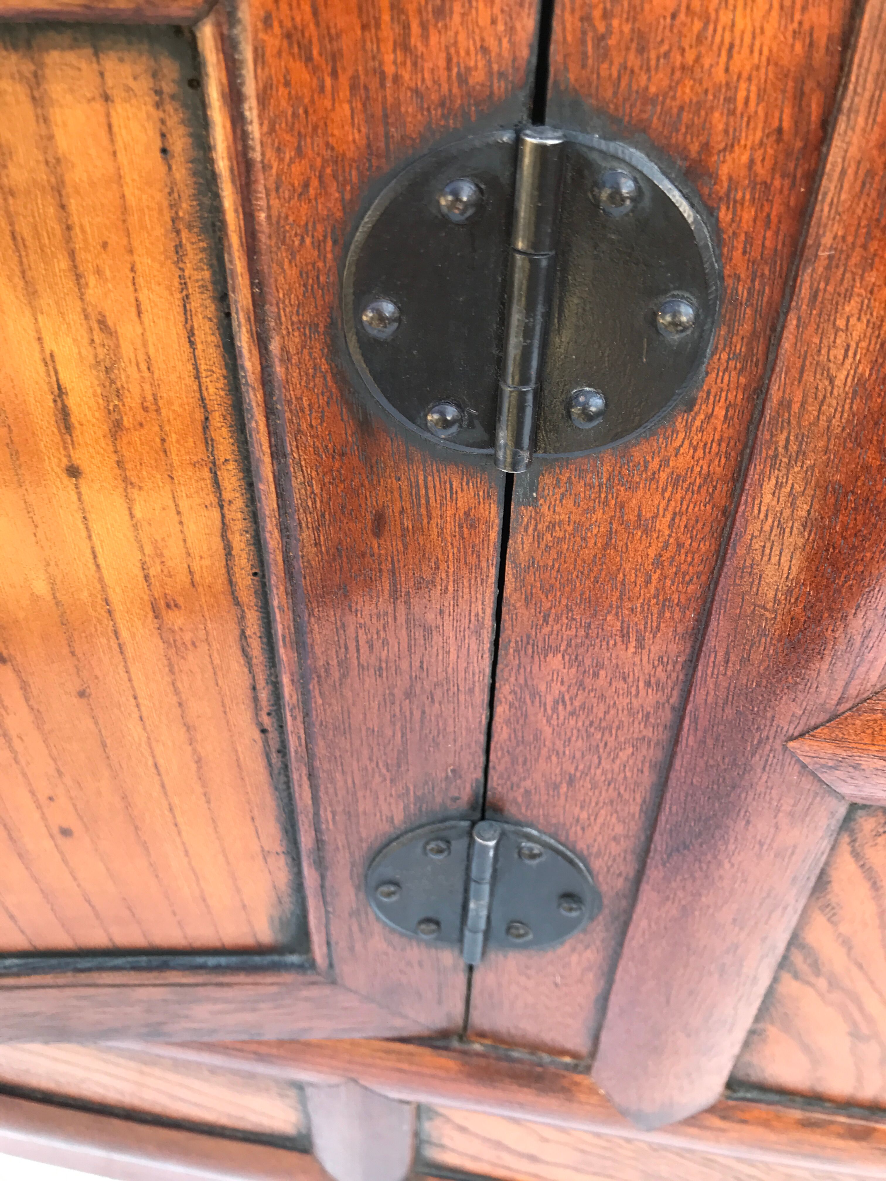 Armoire de cuisine chinoise du XIXe siècle