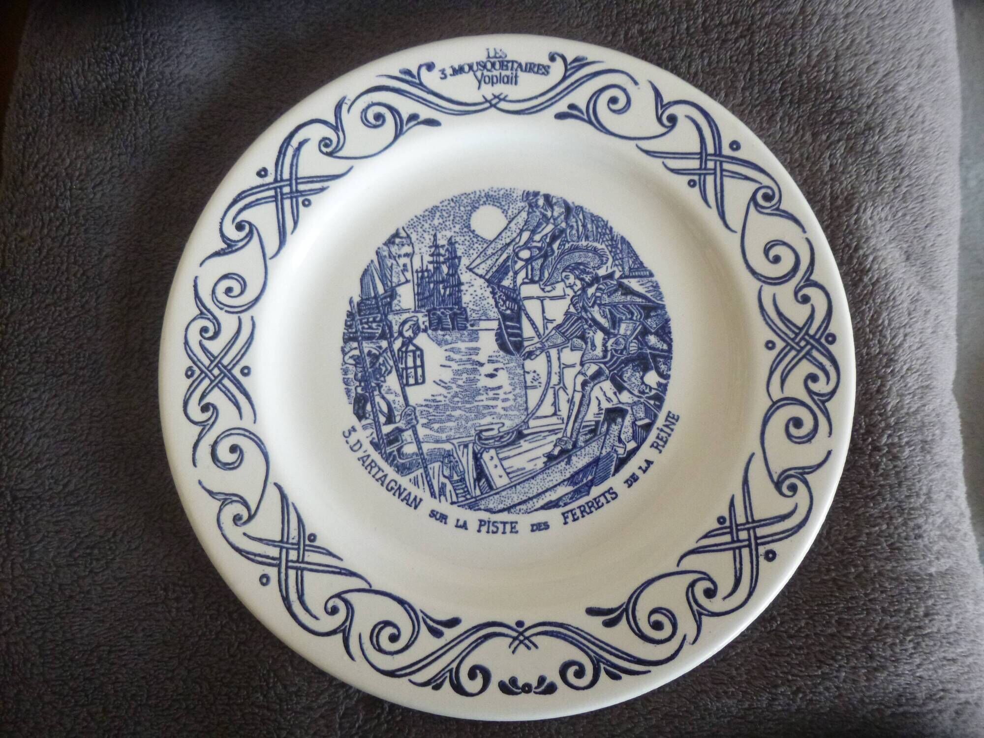 4 assiettes publicitaires Yoplait- Les 3 mousquetaires