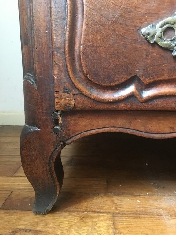 18th century Lyonnaise Louis XV walnut dresser
