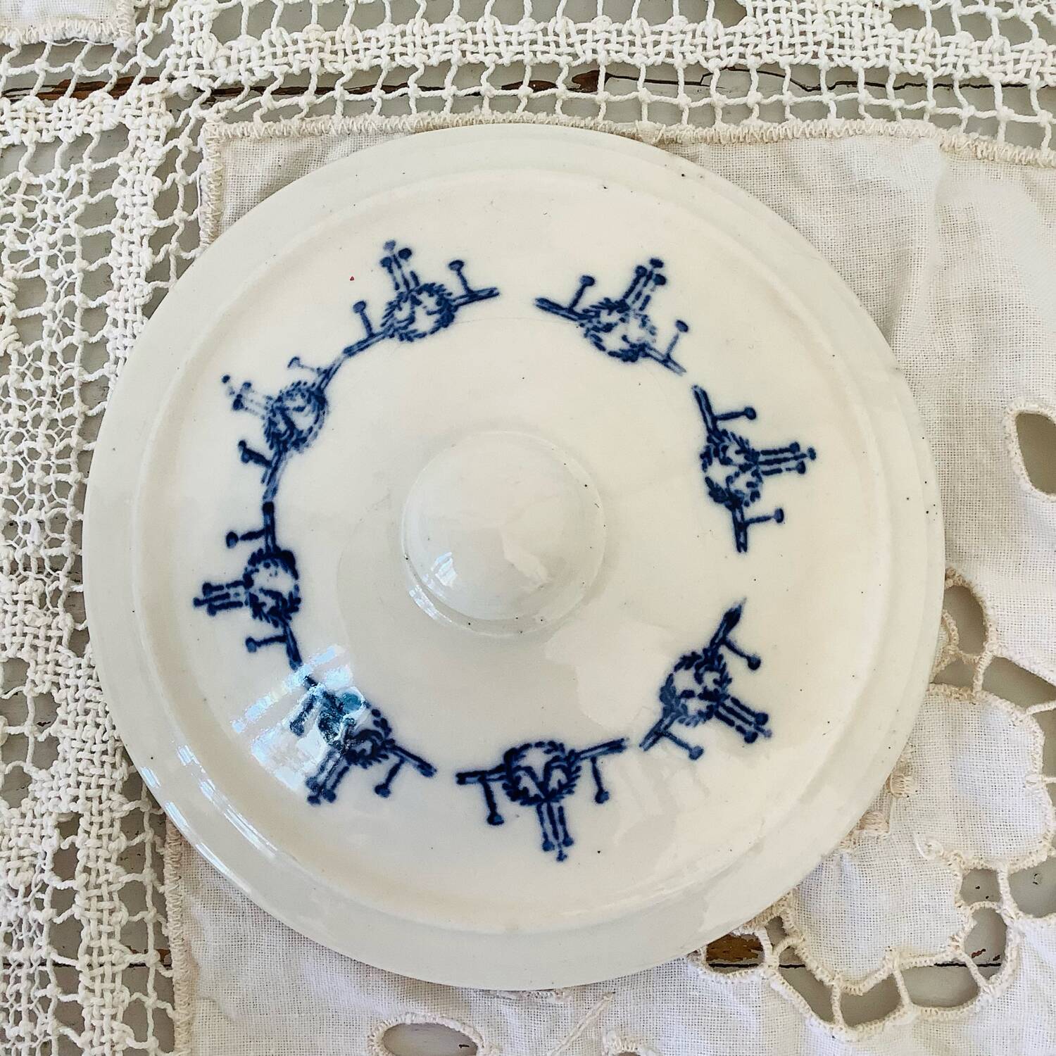 Old Saint Uze teapot