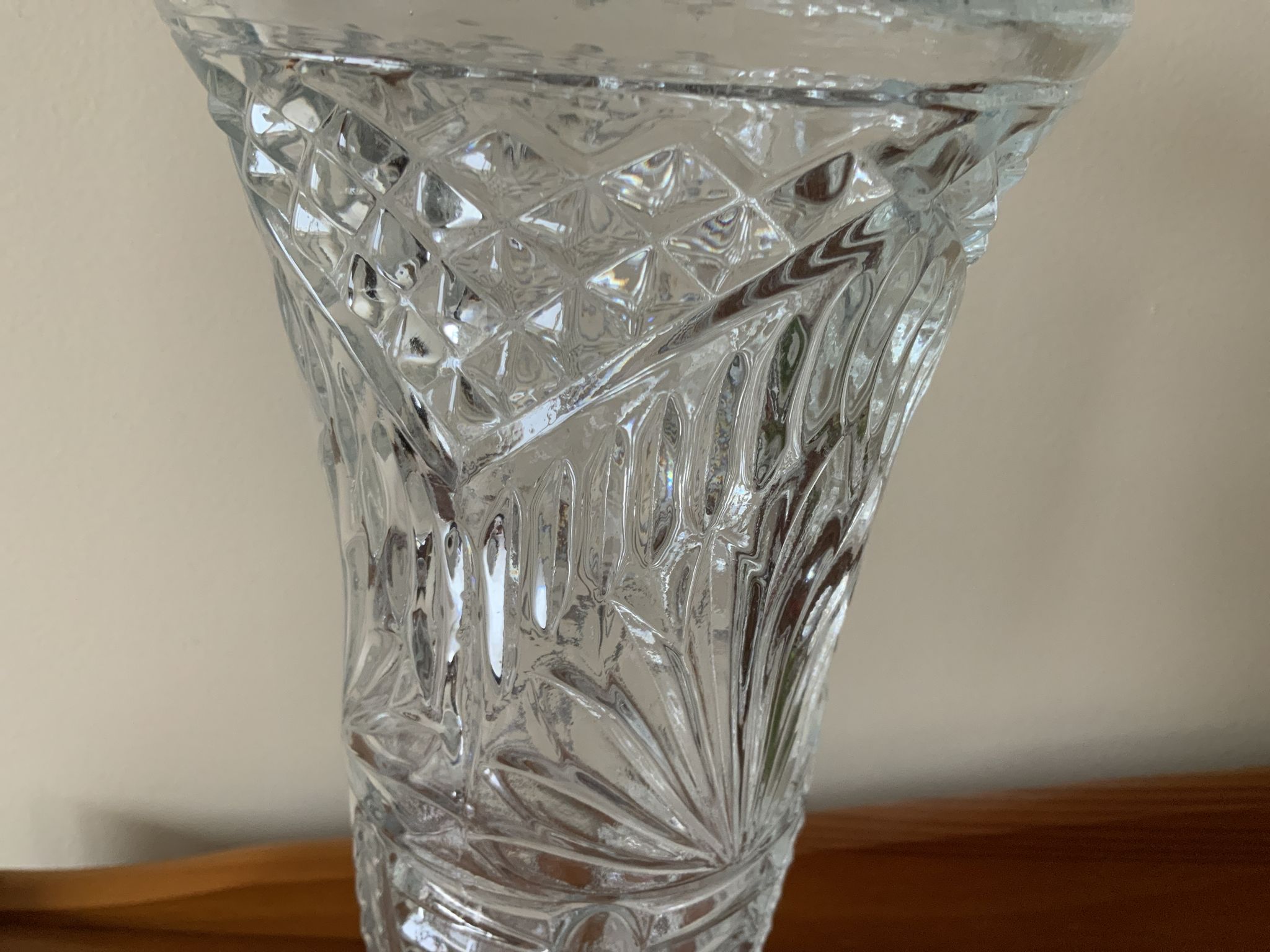 Chiseled glass vase