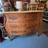 Louis XV style curved chest of drawers in veneer and marquetry, early 20th century