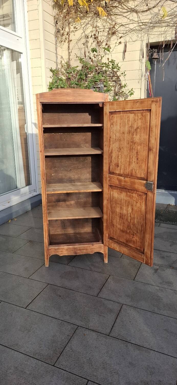 Small renovated Parisian wardrobe