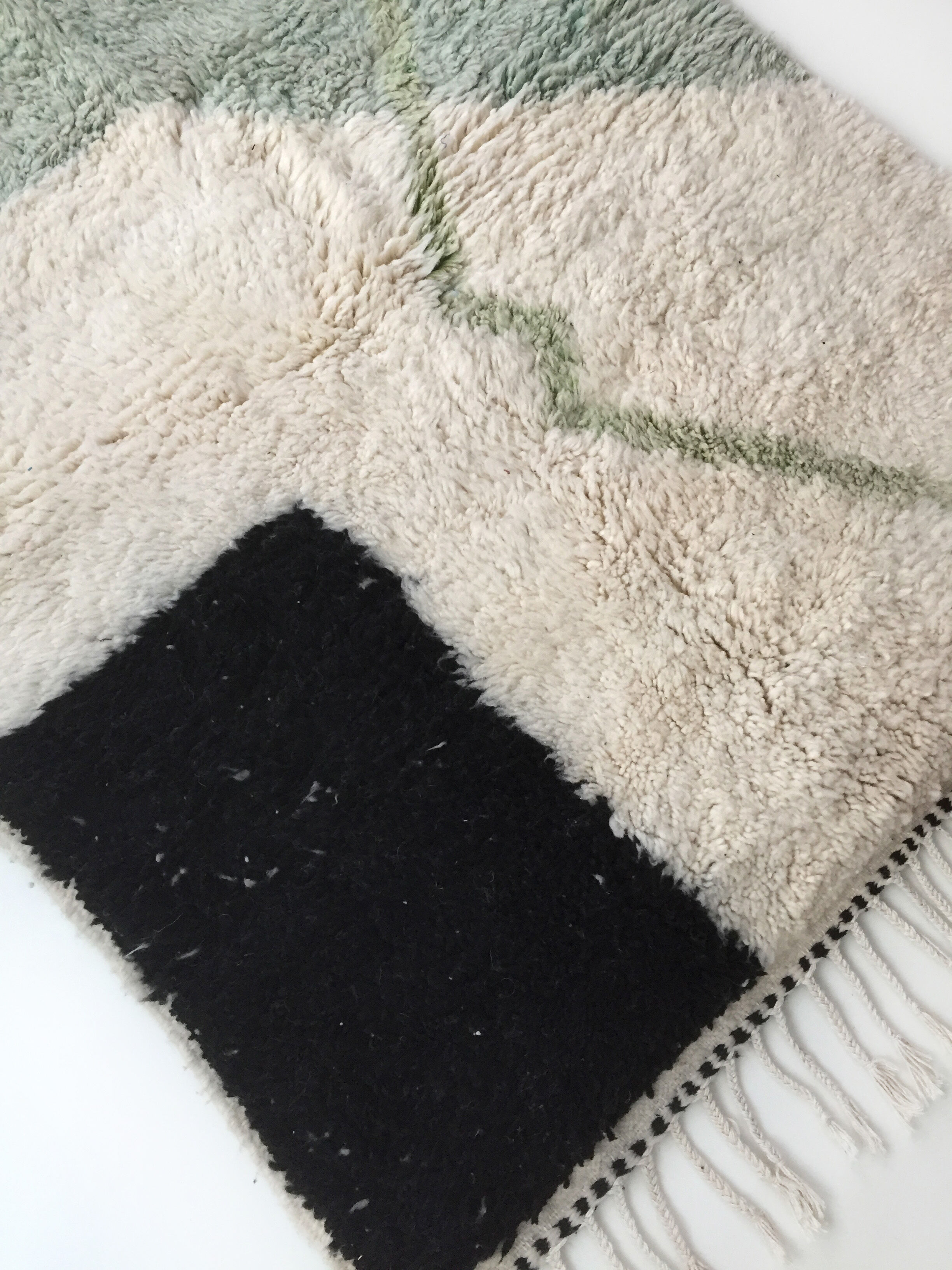 Moroccan Berber carpet Beni Ouarain 153x120cm