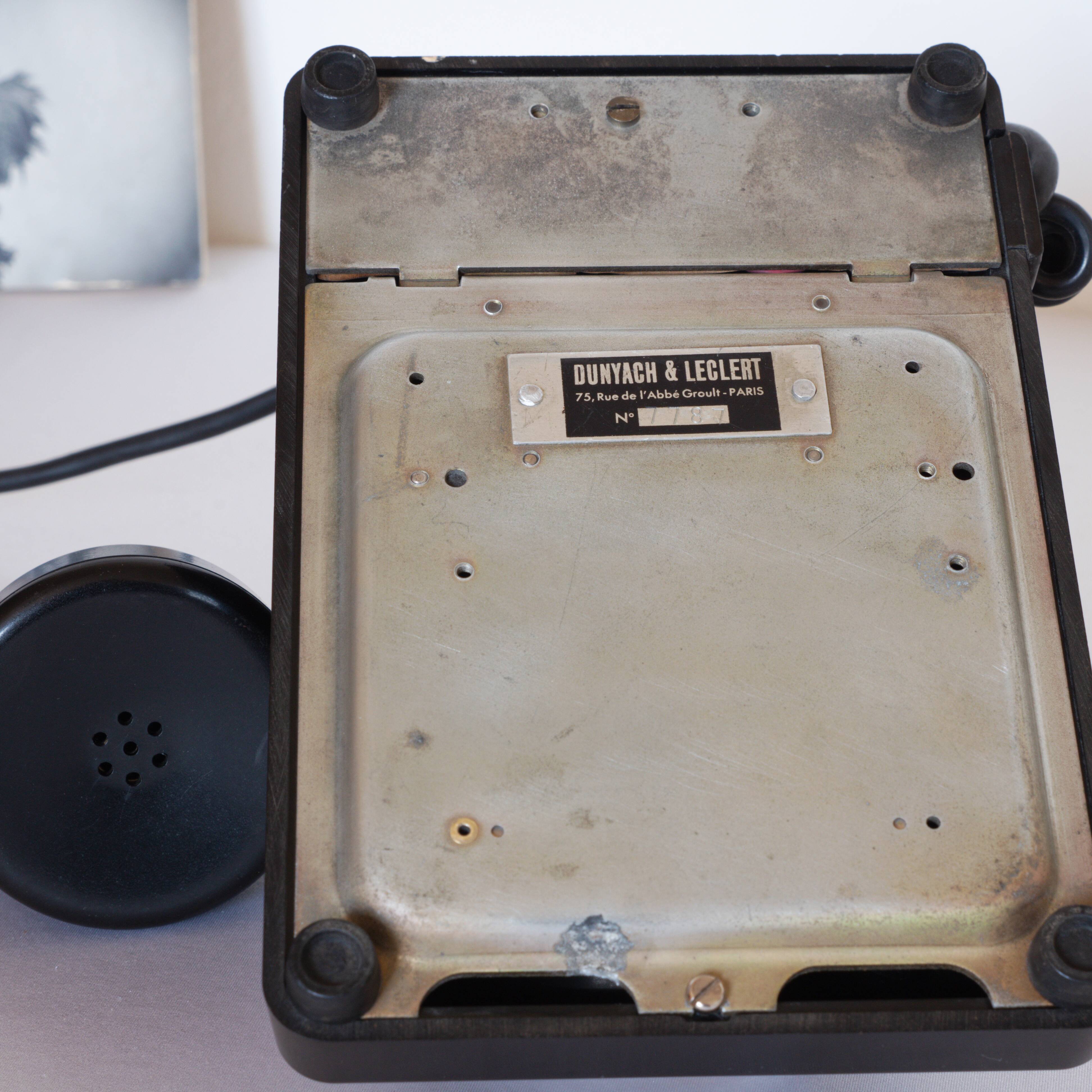 Phone in bakelite black U43