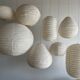 Suspension en rotin et lin naturel japonisante en forme de goutte