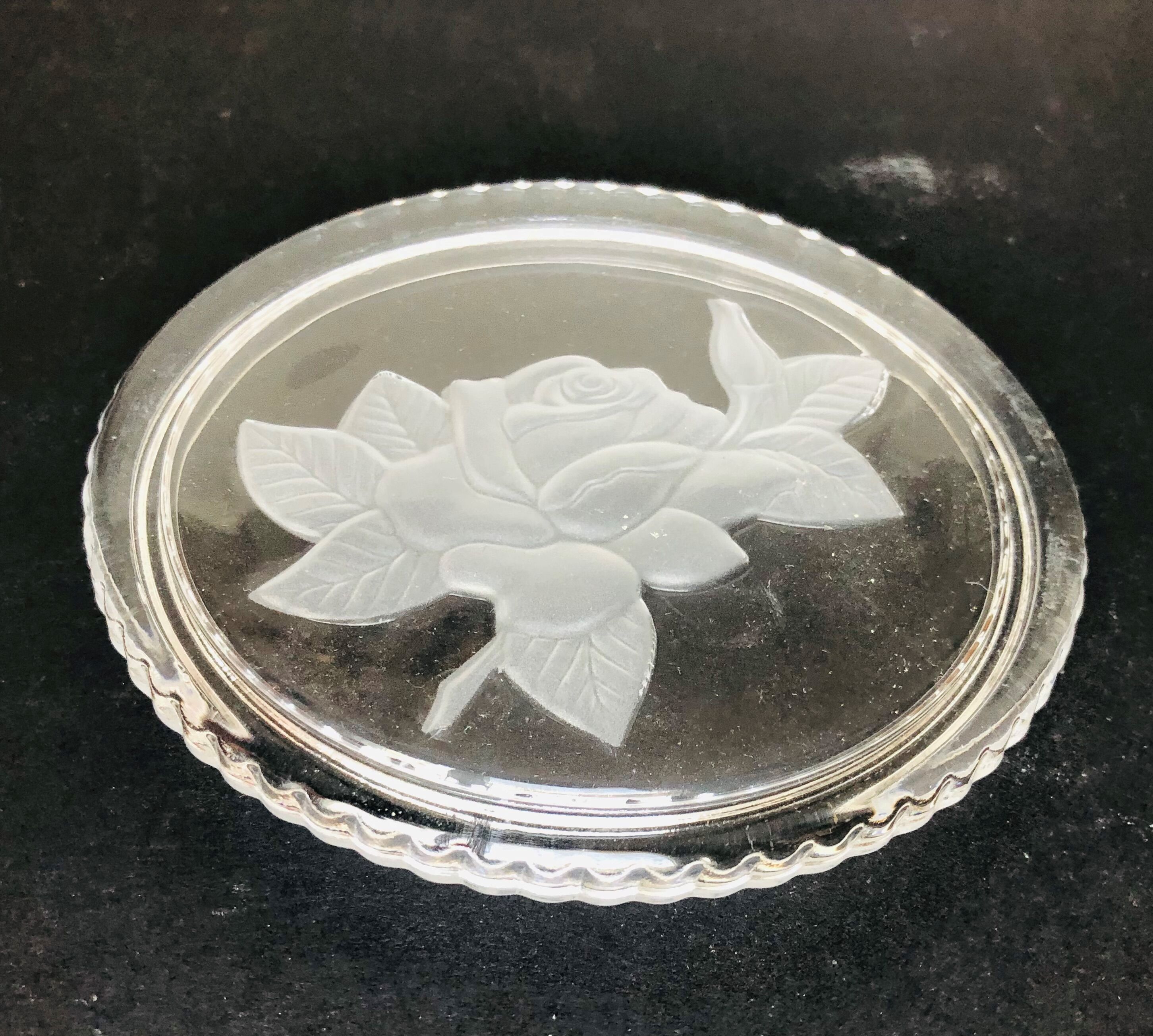 Oval glass box with pink engraved decoration