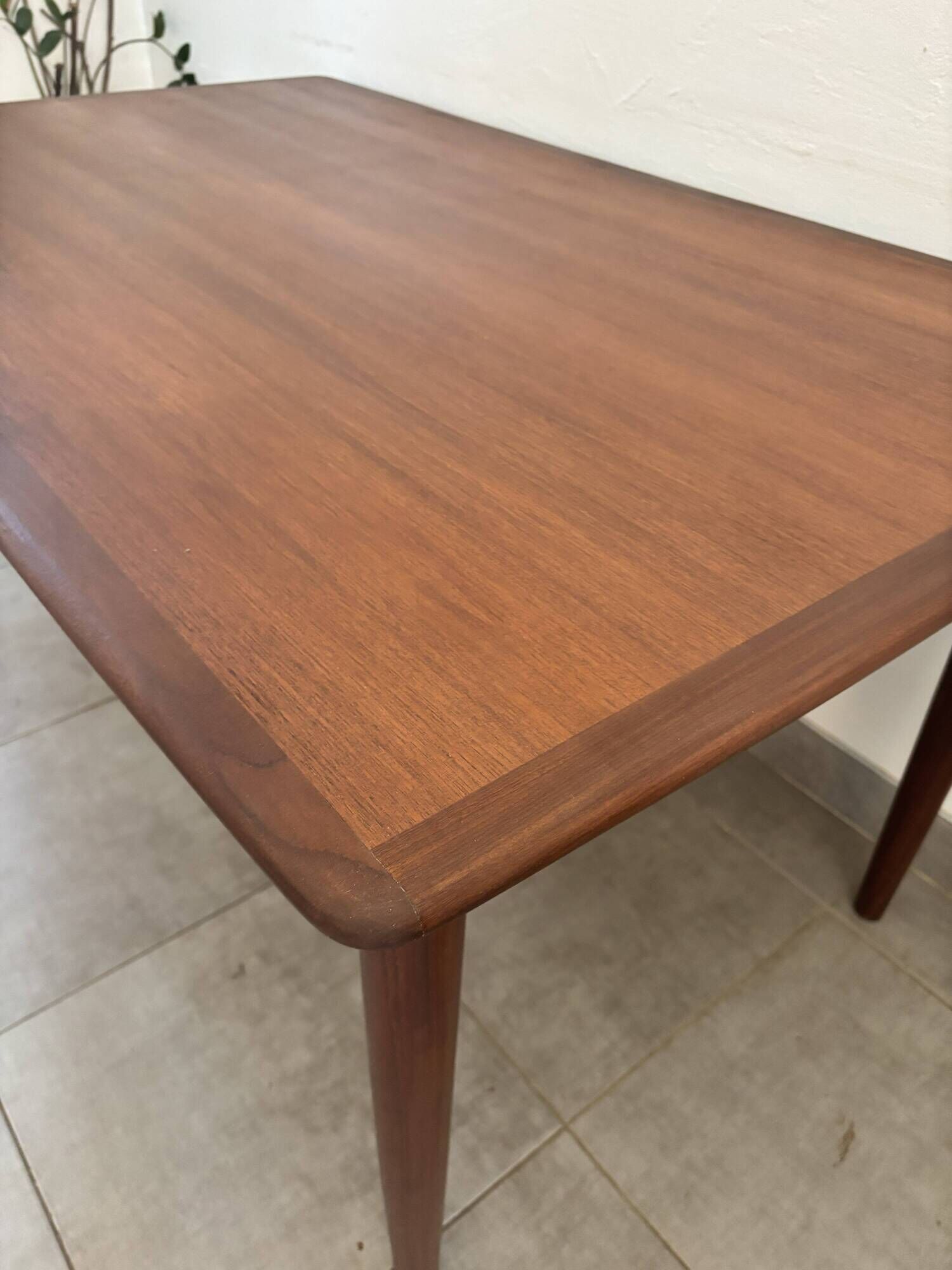Extendable teak table in Scandinavian/Danish style, Ligne Roset, 1960s.