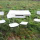 Table en formica & 3 sièges assortis