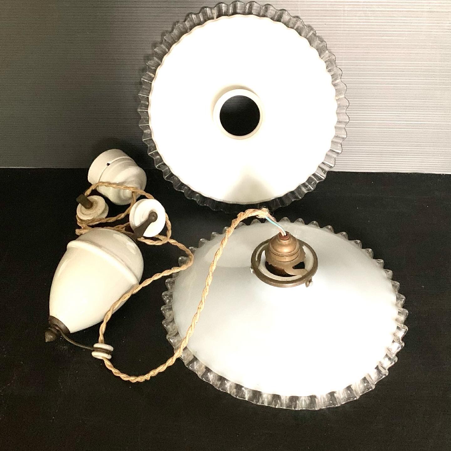 Suspension rises and falls opaline