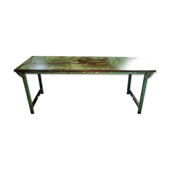 Table d'atelier en métal patiné vert 1950