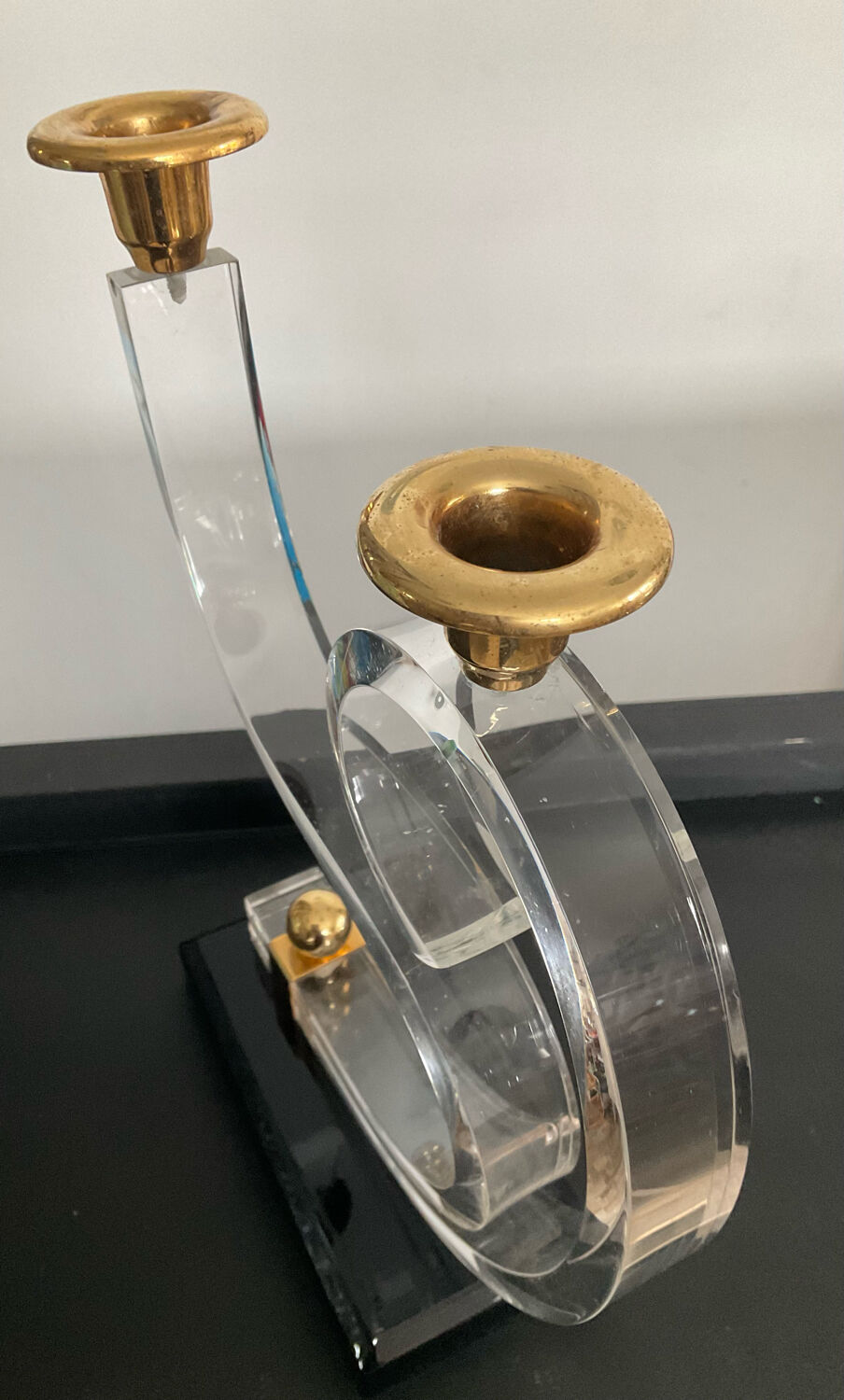 Pair of Hollywood Regency candlesticks in lucite and brass