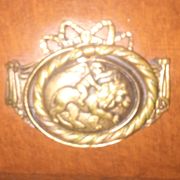 Commode de style Louis XVI à trois tirroirs