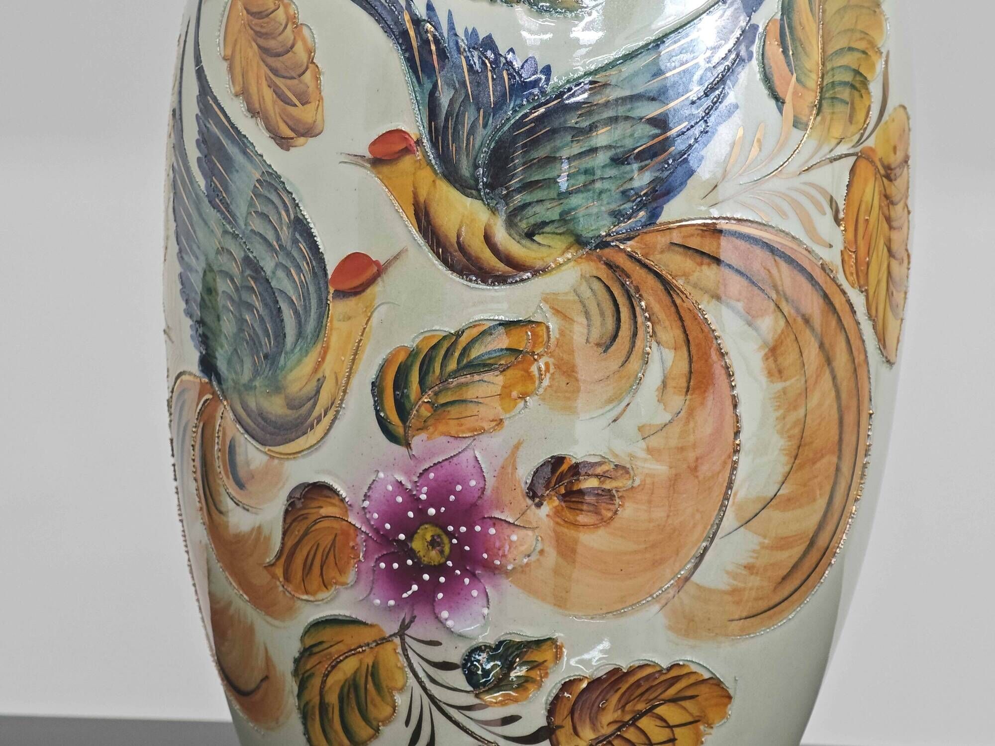 Beau vase peint main oiseau et feuilles H.Béquet numéroté 556