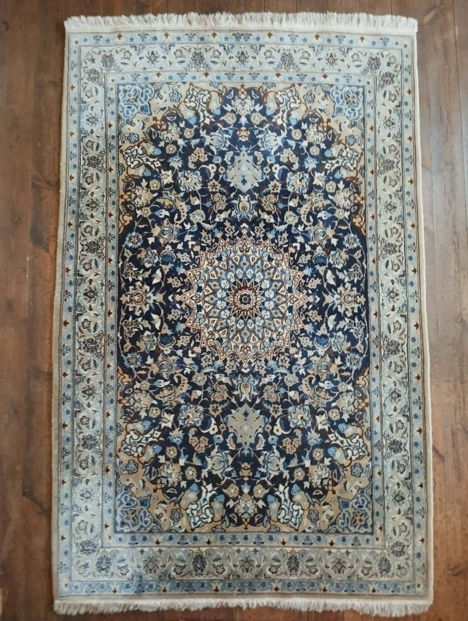 handmade Naïn Persian carpet 192x125cm