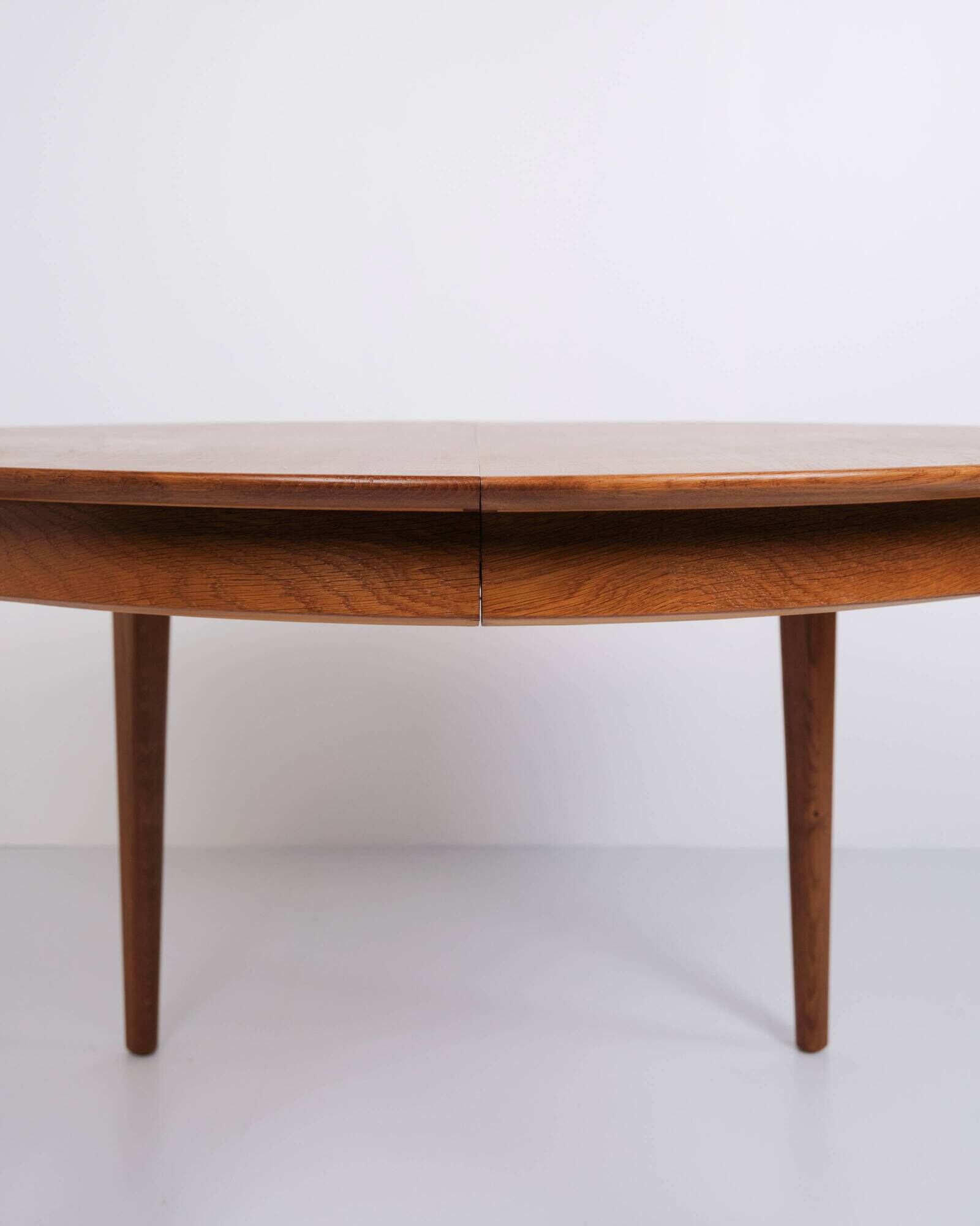Dining table - Oak wood - Danish design - 1960s