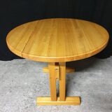 Vintage Charlotte Perriand Les Arcs round dining table in pine from the 1970s