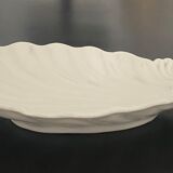 2 shell-shaped cups