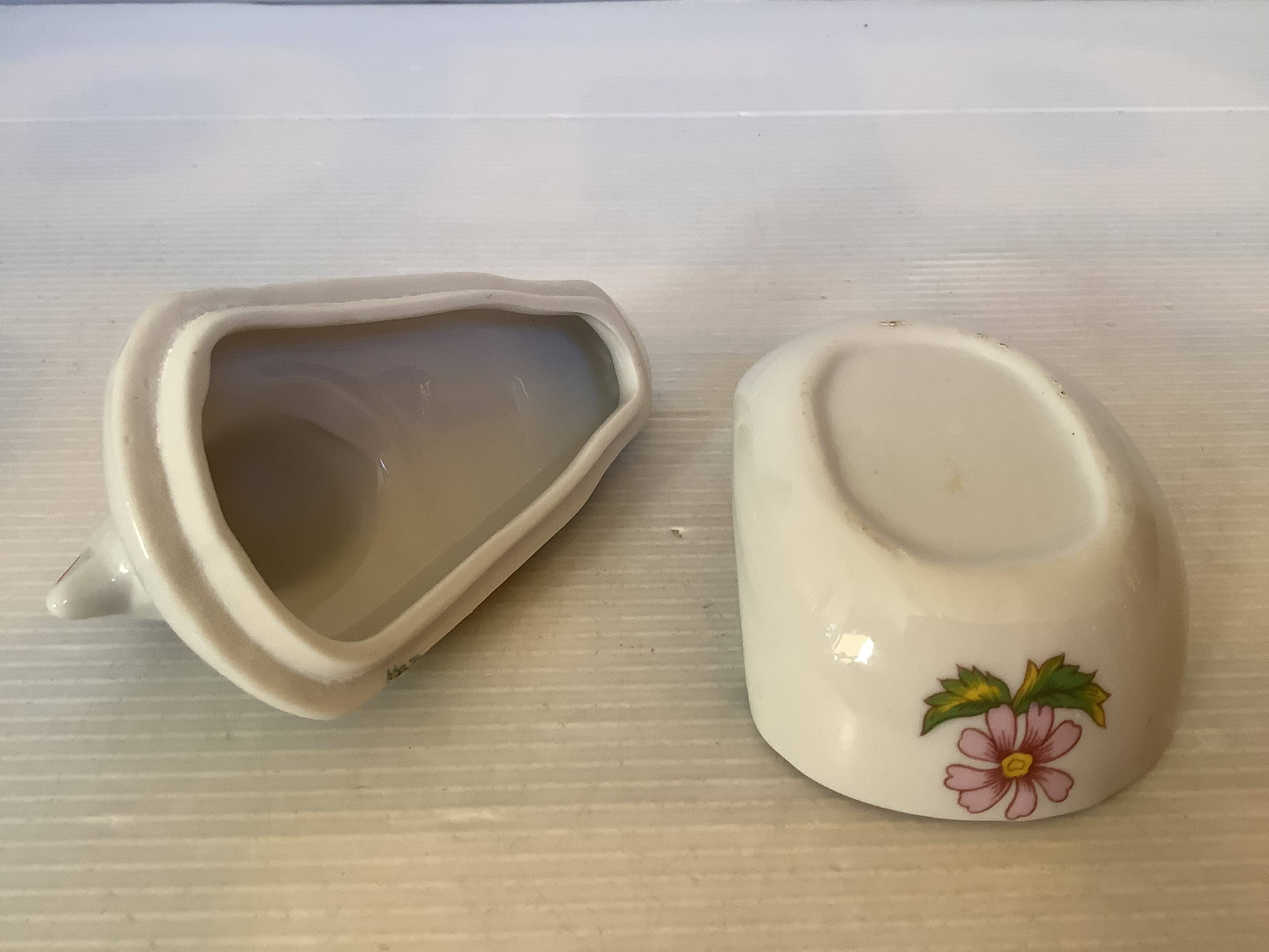 Small bird pocket emptying ring holder butterflies and flowers