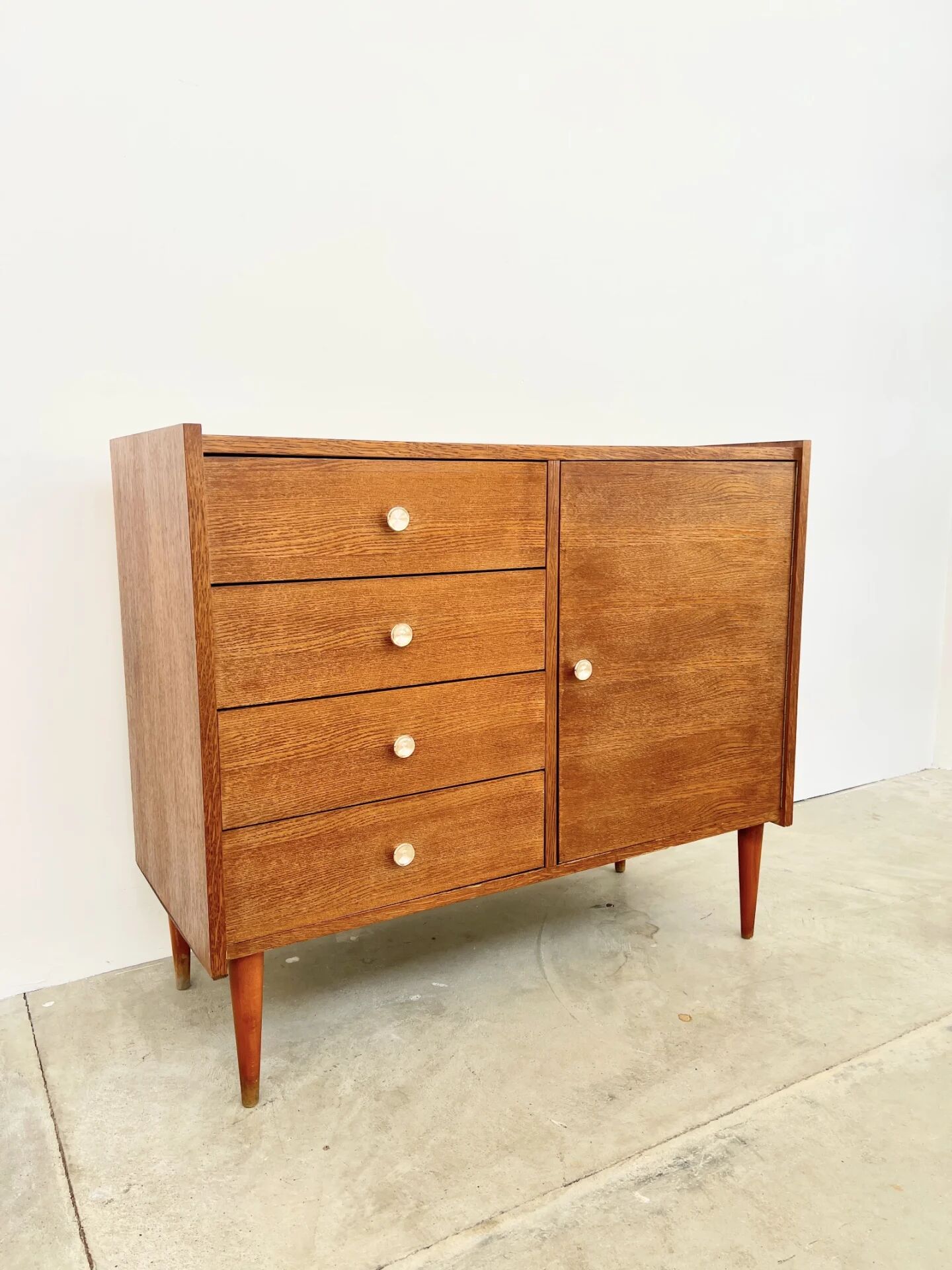 Meuble commode tiroirs et porte, placage chêne, années 60