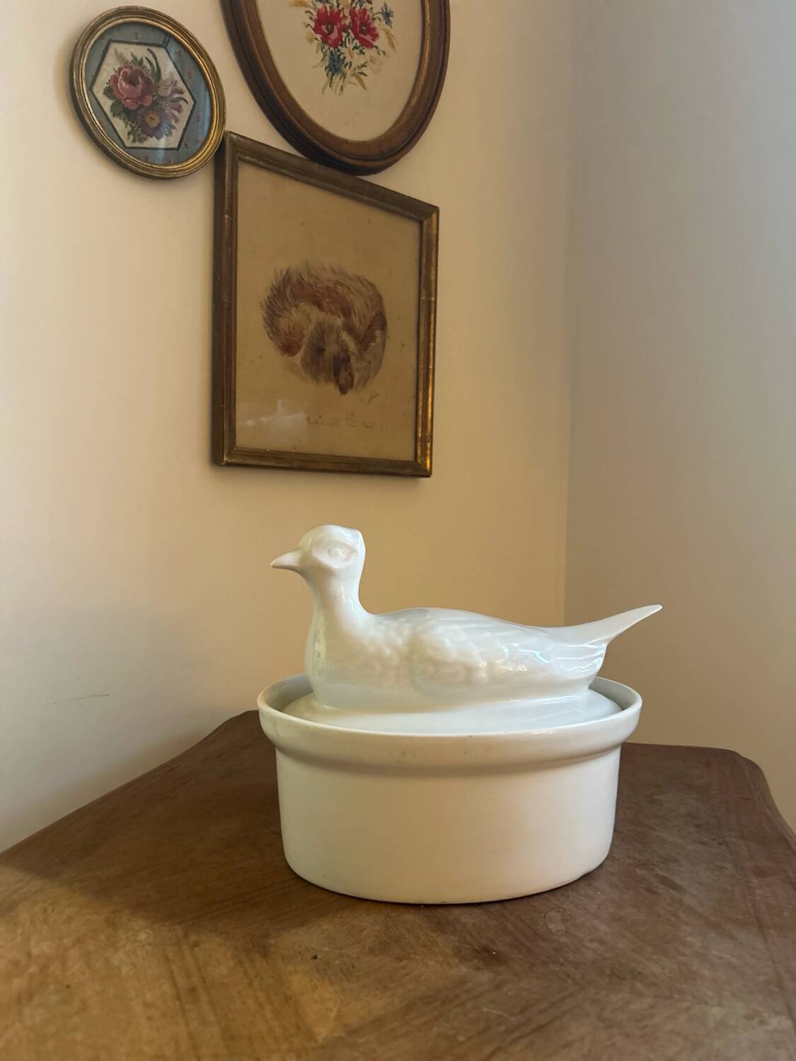 Oven dish in porcelain shaped like a pheasant
