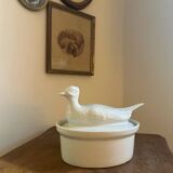 Oven dish in porcelain shaped like a pheasant