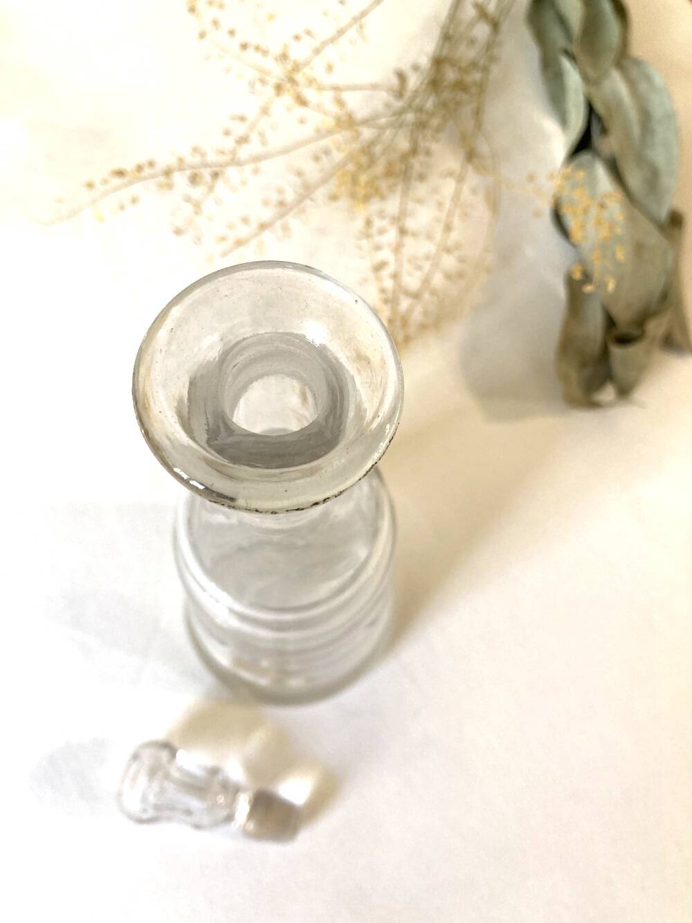 8-dose absinthe bottle and stopper