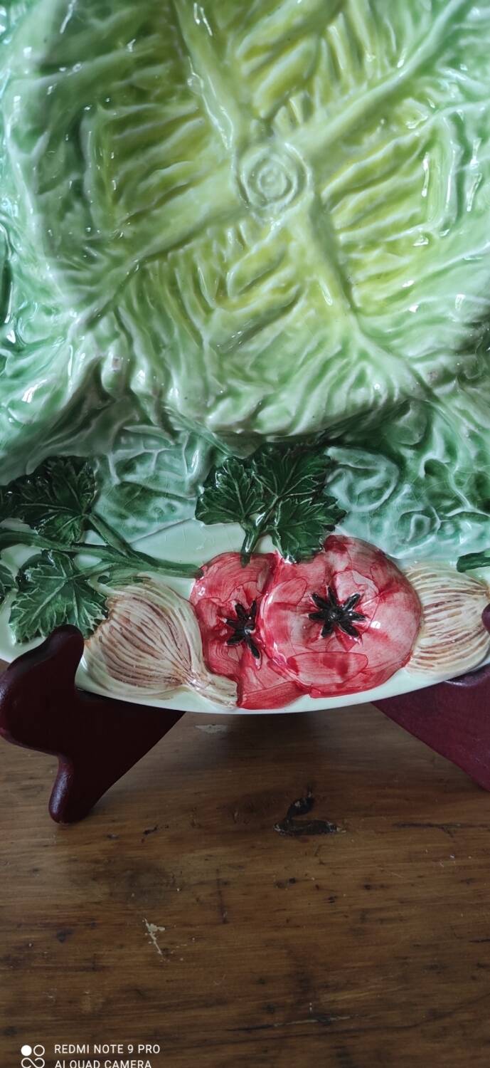 Barbotine serving dish