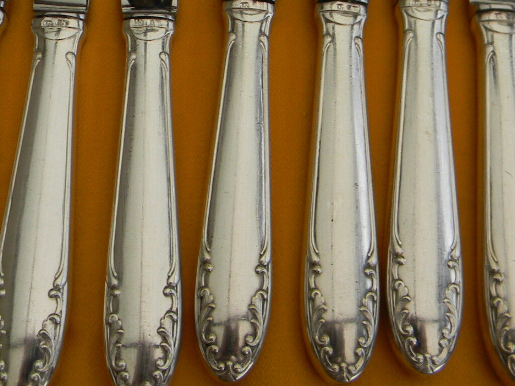 Set of 12 cheese or fruit knives handle in silver metal.