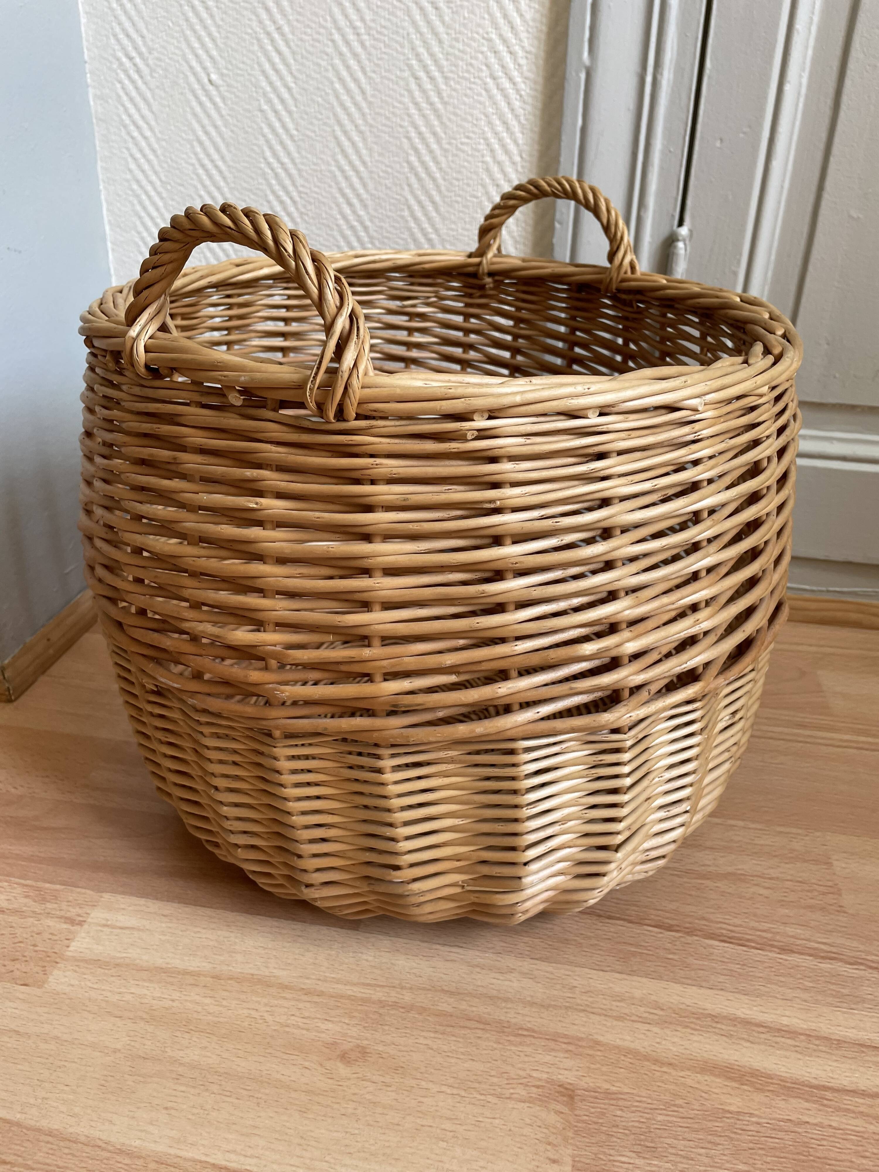 Wicker laundry basket