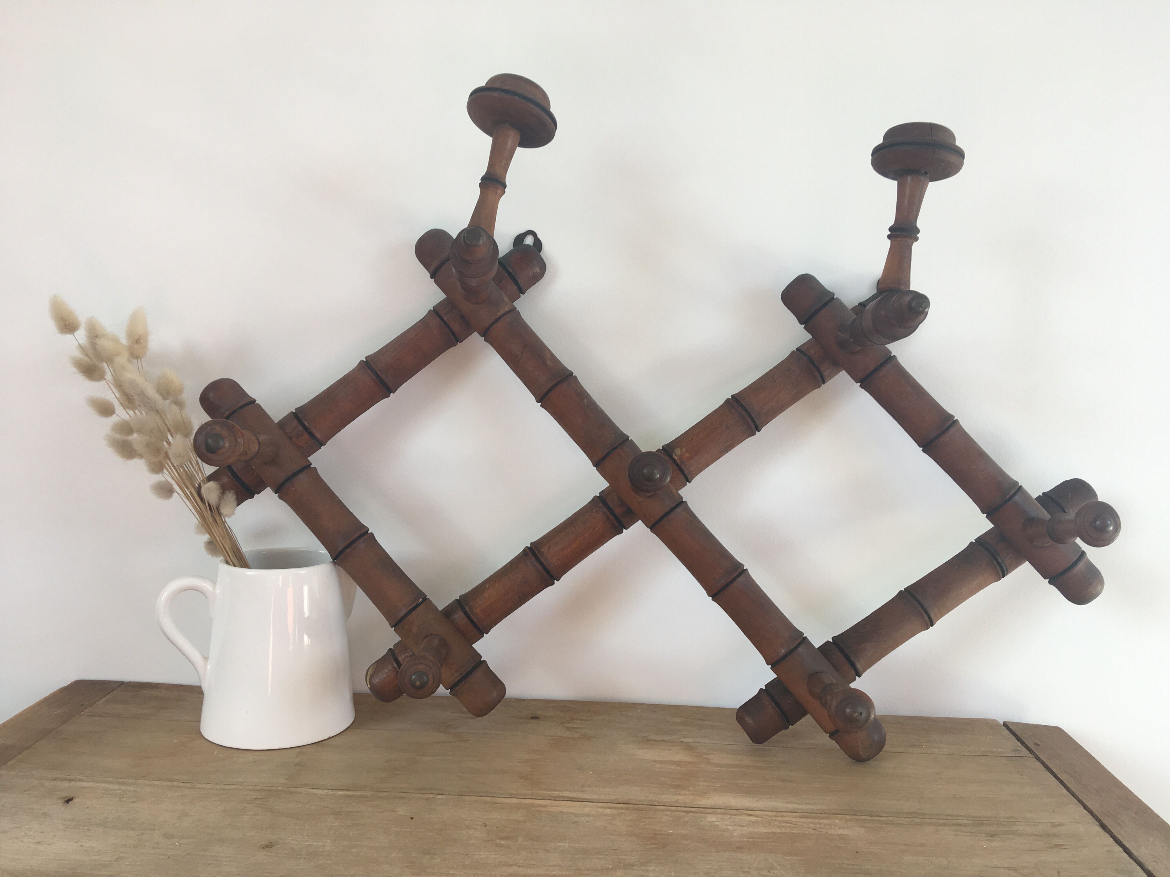 Accordion coat rack