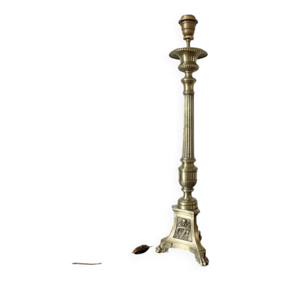 Ancien pied de lampe tripode d'église
