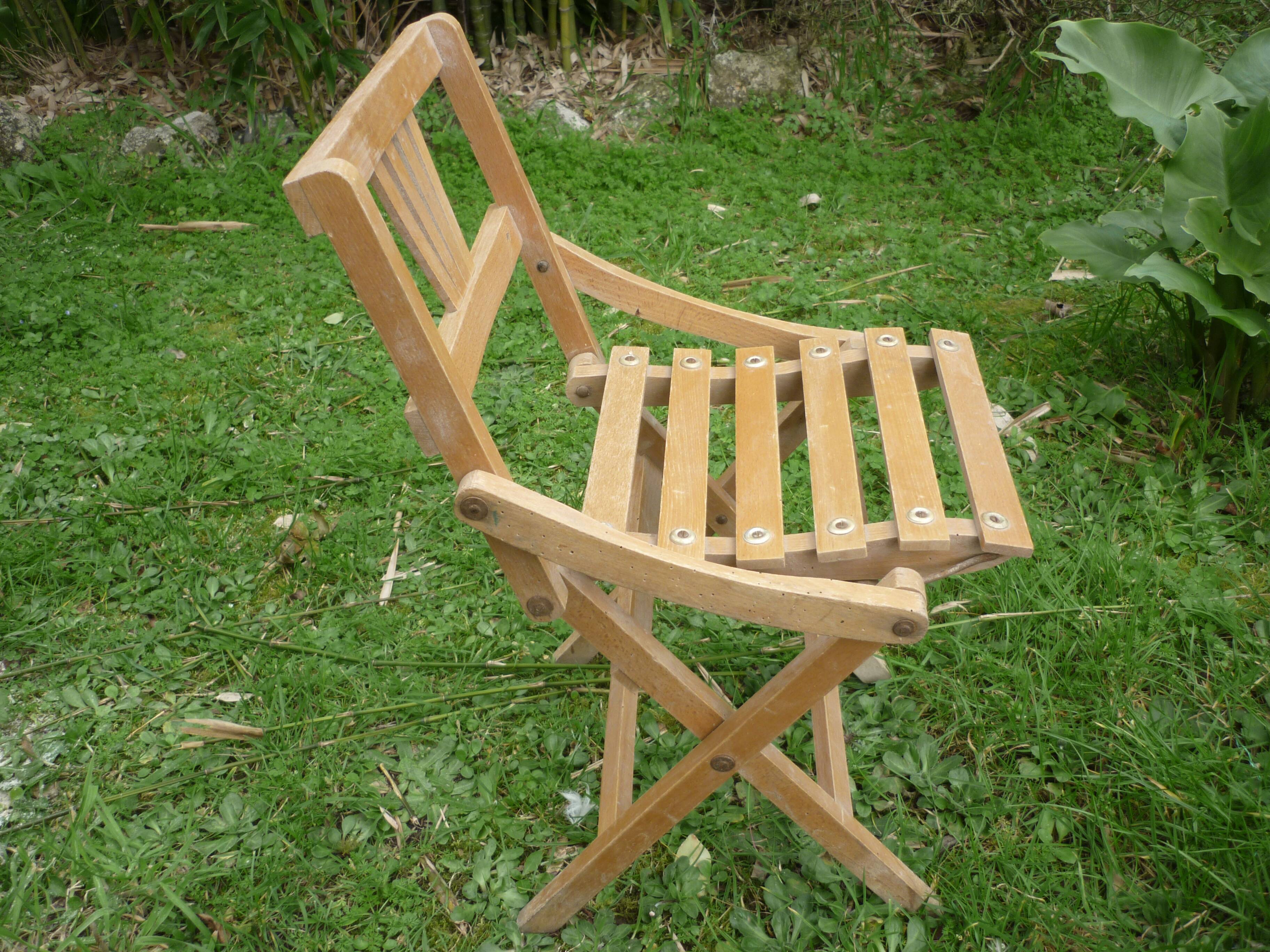 Wooden folding child chair