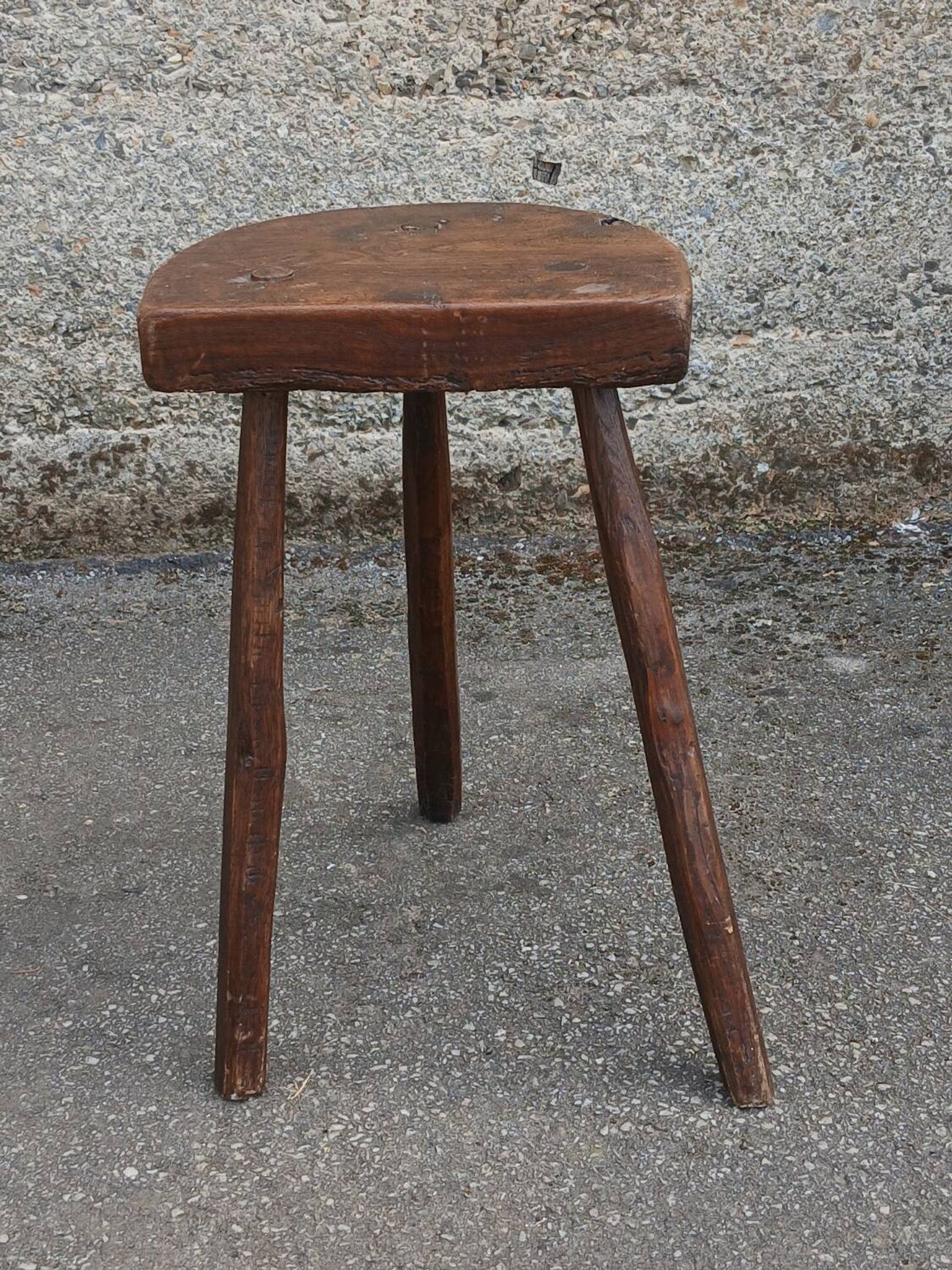 Farmhouse tripod stool in oak