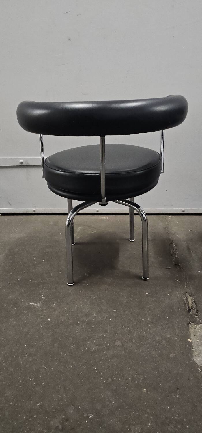 4 Cassina Lc7 Charlotte Perriand