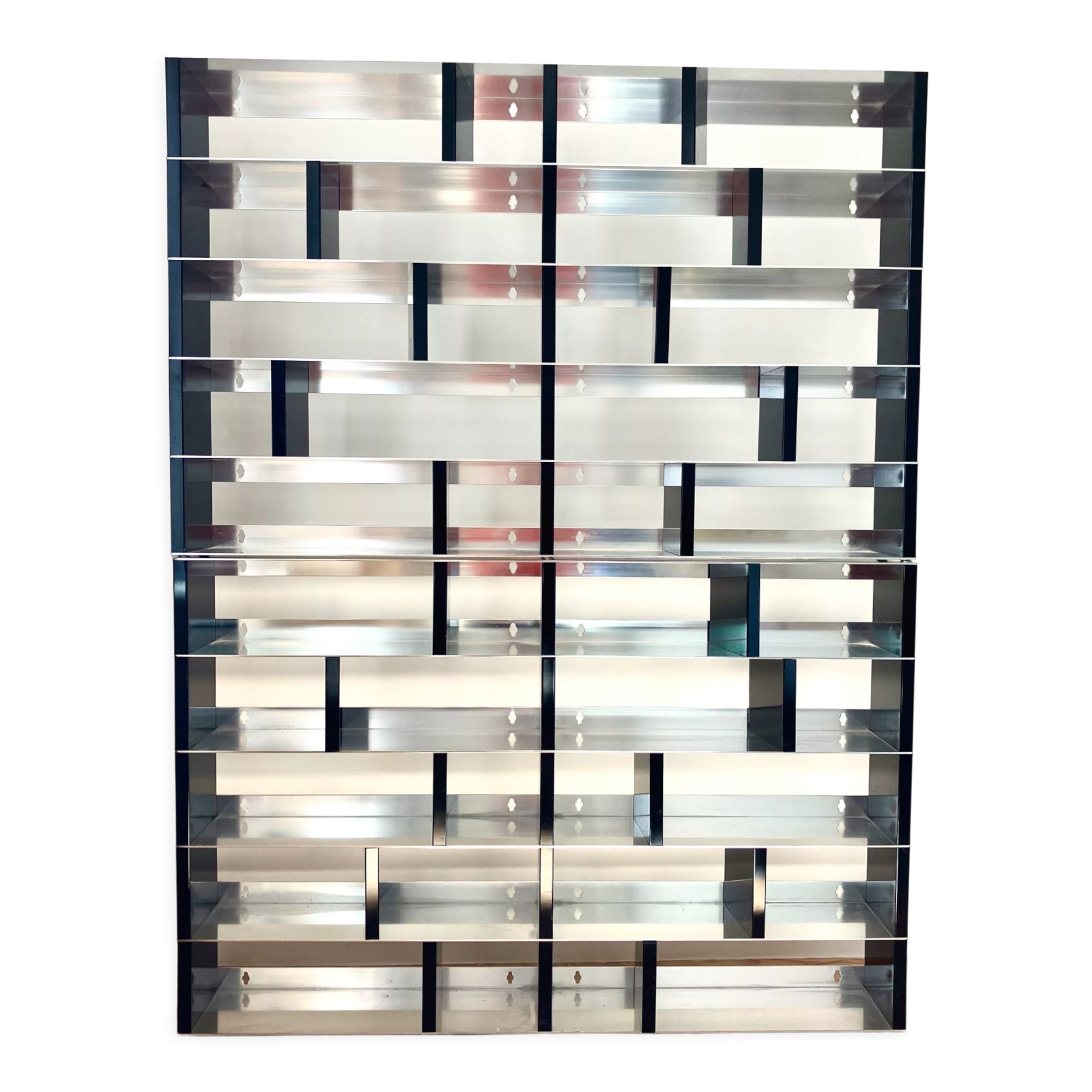 Cd storage designed by sharleen spiteri for habitat (2004)