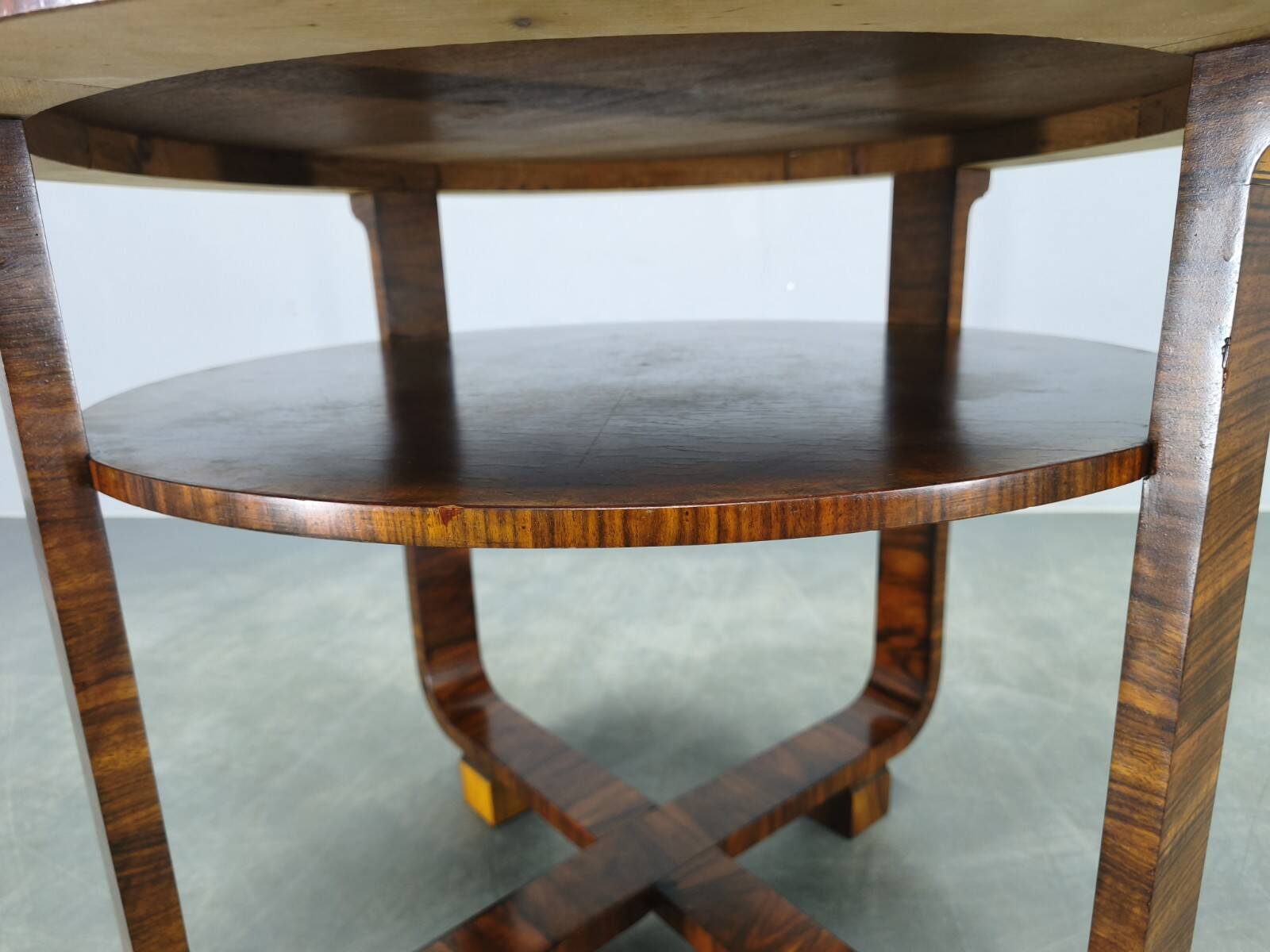 Table basse en placage de noyer Art Déco, Tchécoslovaquie, années 1930