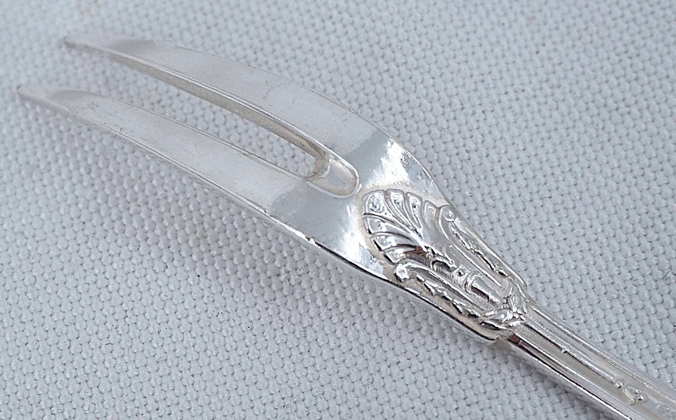 Sfam Empire Without Restraint, 12 snail forks, seafood in silver-plated metal.