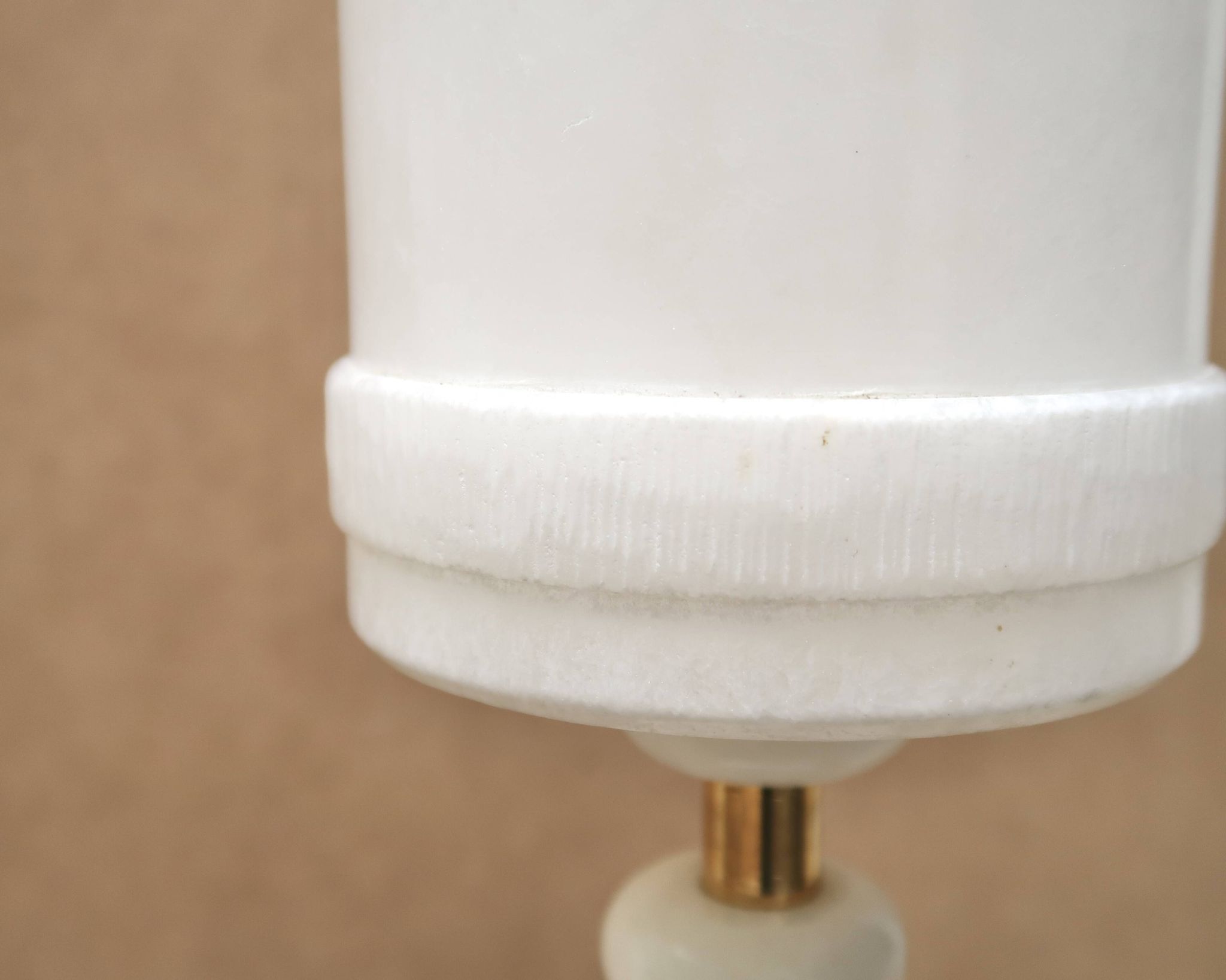 Lampe Italienne blanche en albâtre et laiton, années 60