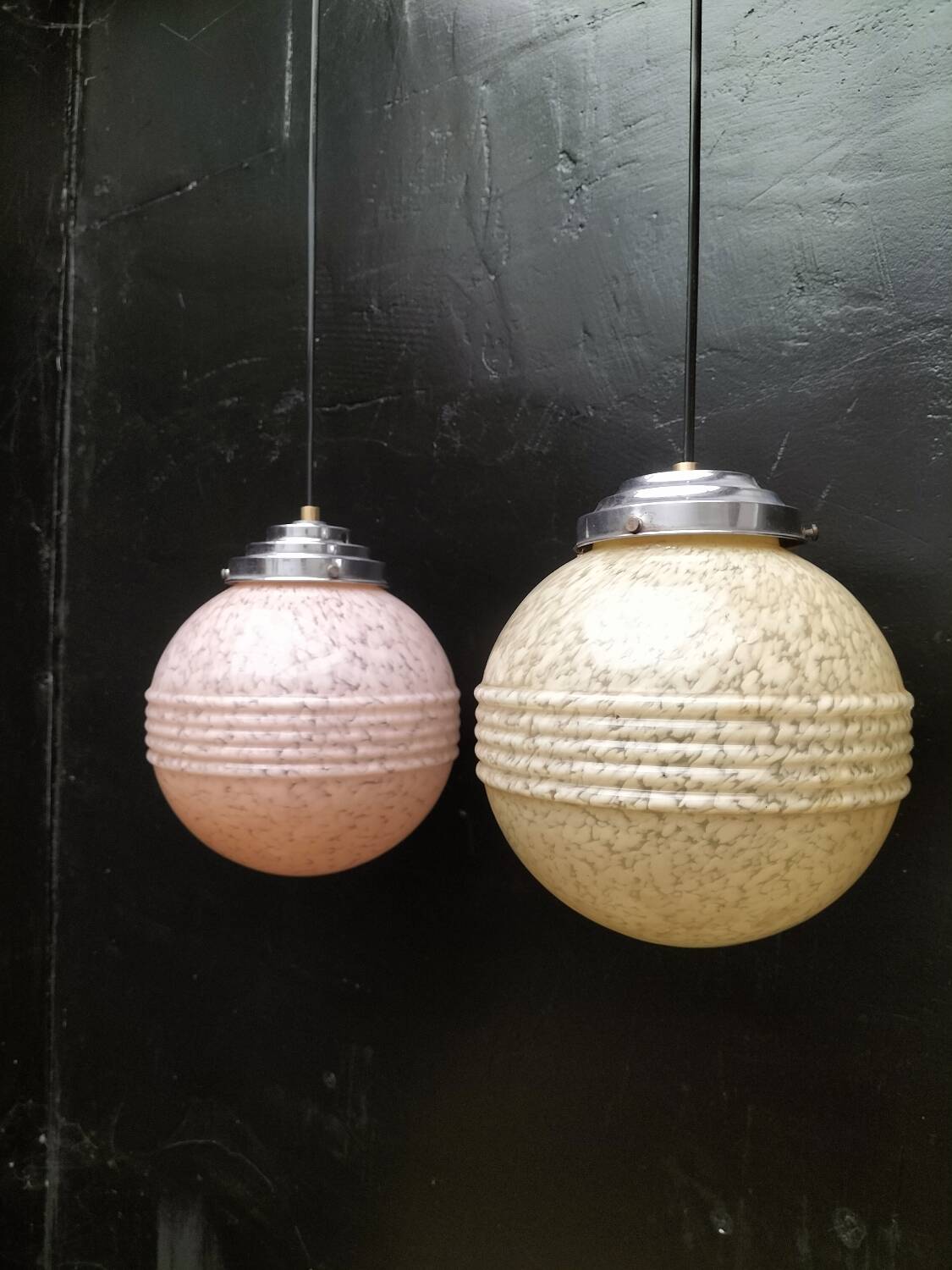 2 glass suspensions from Clichy