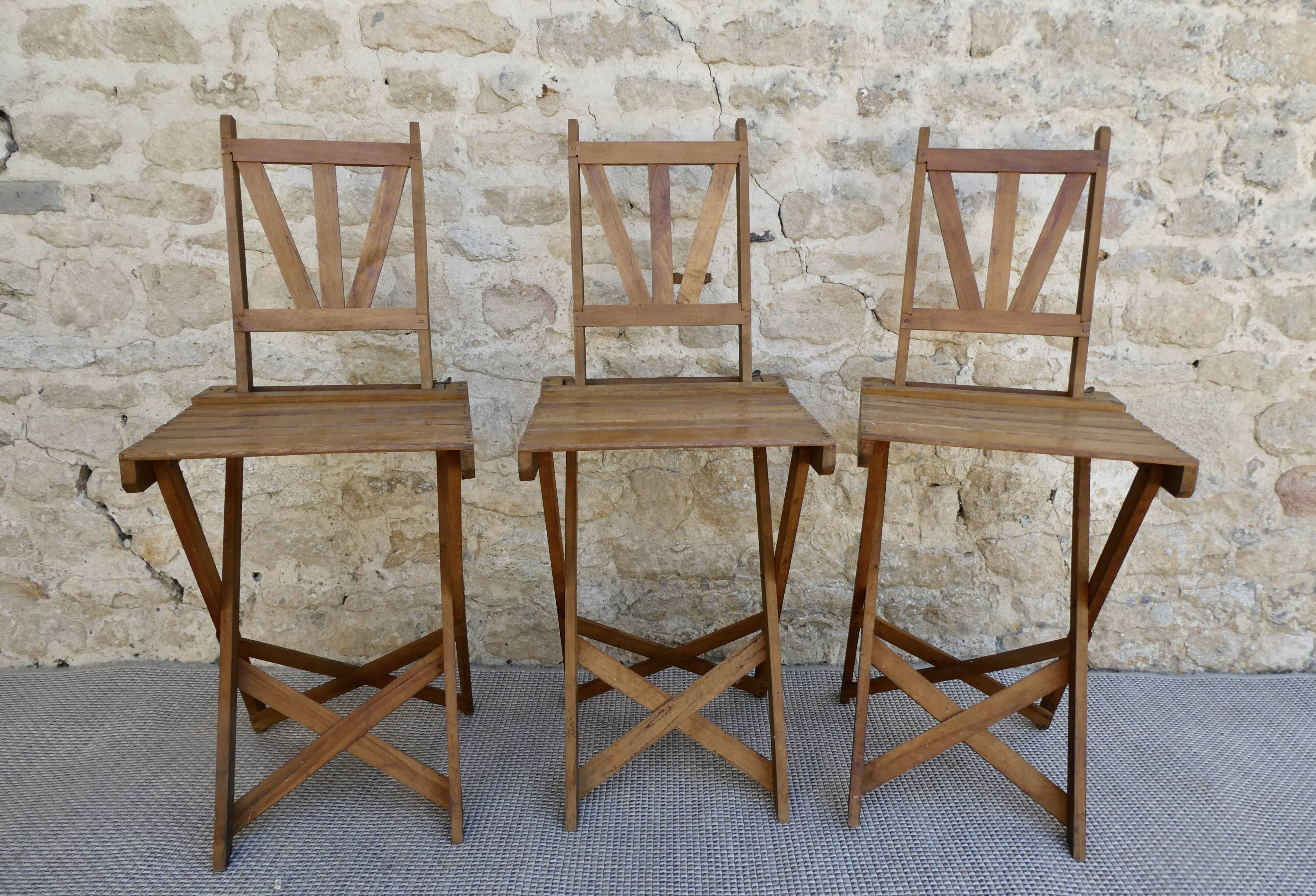 Table and its 3 folding wooden chairs for children, 50s, compactable