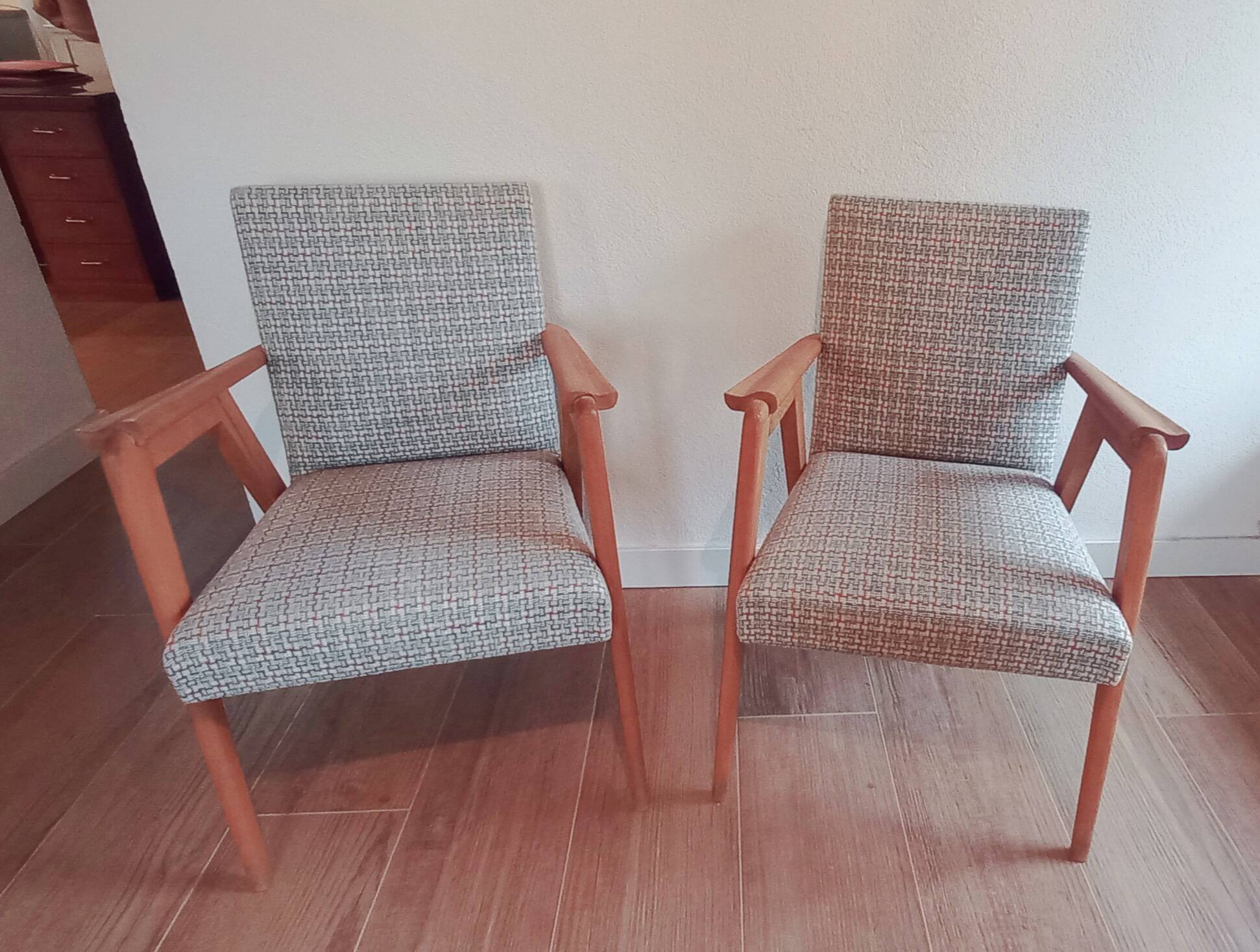 Set of 2 vintage chairs
