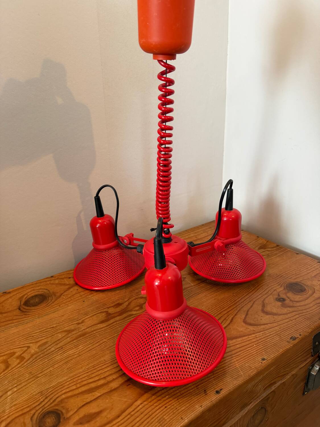 Three-lamp suspension in Memphis design style in red metal.